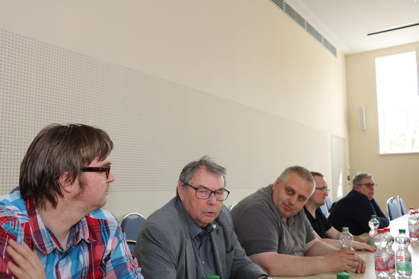 Bild zeigt 5 Personen, mit dabei Klaus Heidrich und Andreas Scheibner.